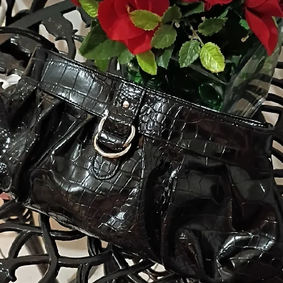 NWOT🎁 FREE GIFT INCLUDED🎁Elegant Black Crocodile-Embossed Women's Clutch - Picture 3 of 13
